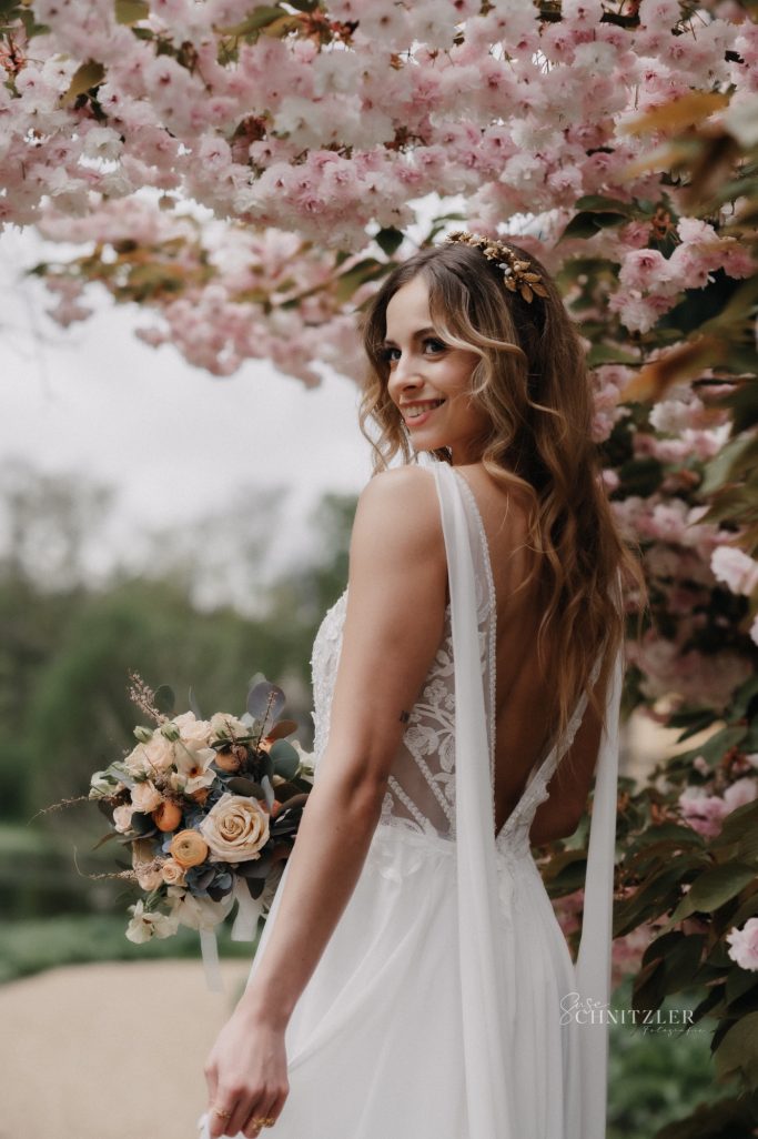 Romantisches Brautstyling Outdoor Brautstyling Outdoor Hochzeit natürlich romantisch Blumen