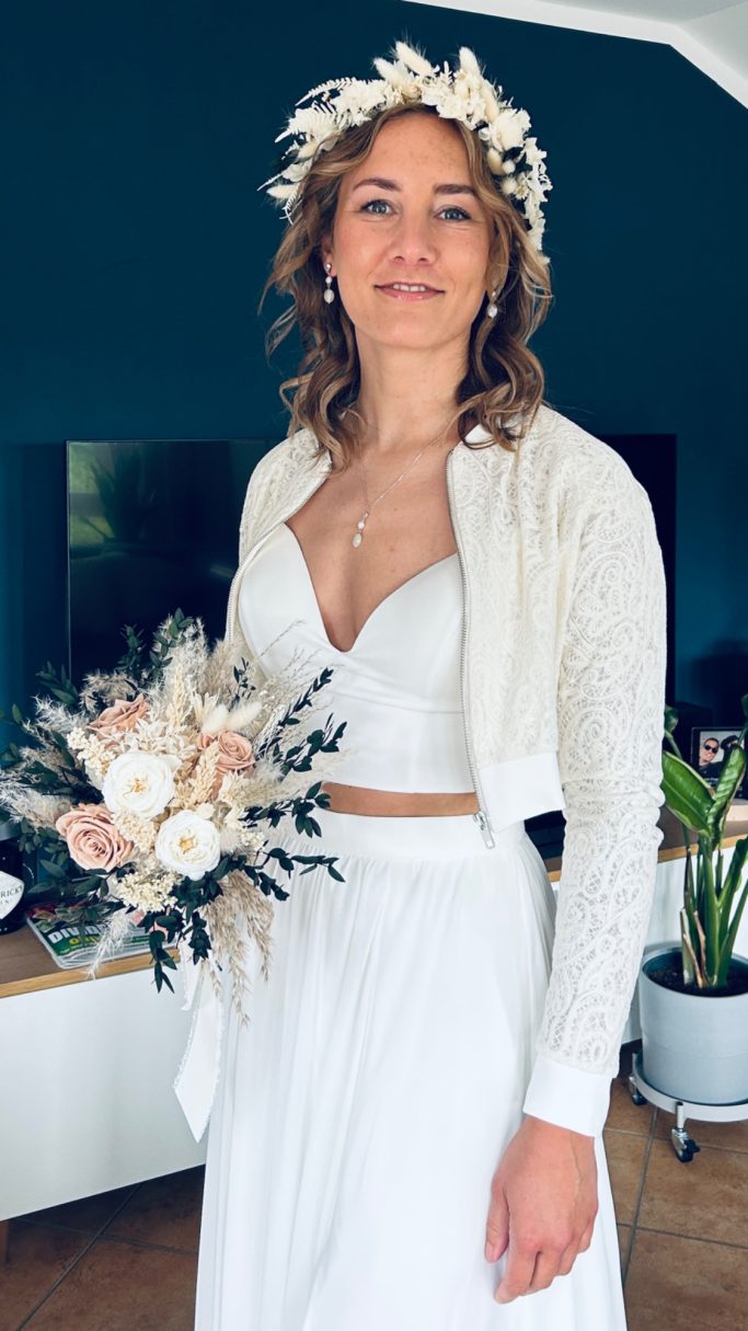 Boho Brautstyling natürlich Boho Brautstyling natürliches Make-up Locken Haarkranz Hochzeit