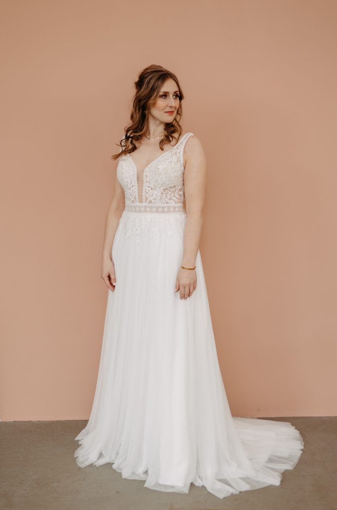 Braut Ganzkörper Look Braut Ganzkörper Hochzeitskleid natürliches Brautstyling